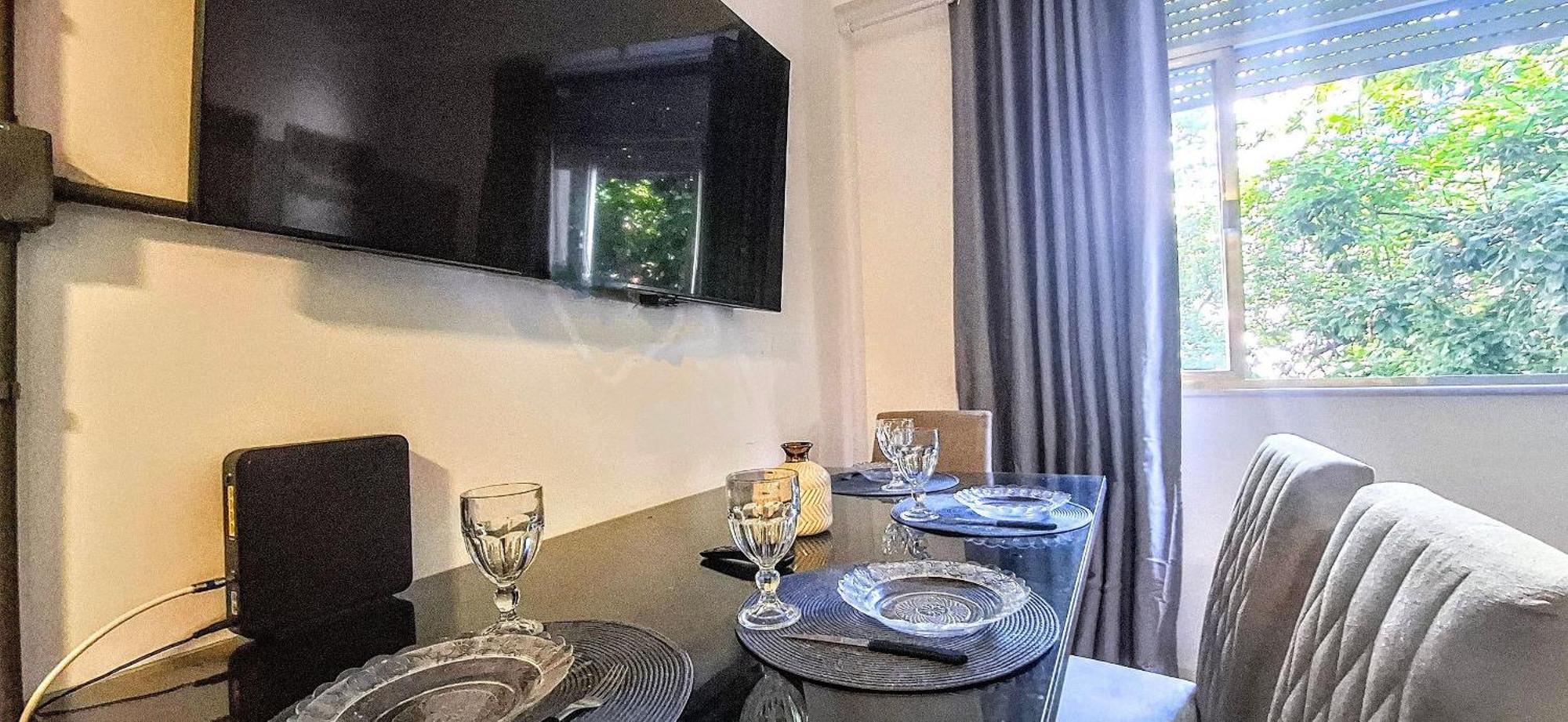 Must Leblon - Pacote: 4 Hospedes, + 1 Ticket Apartment